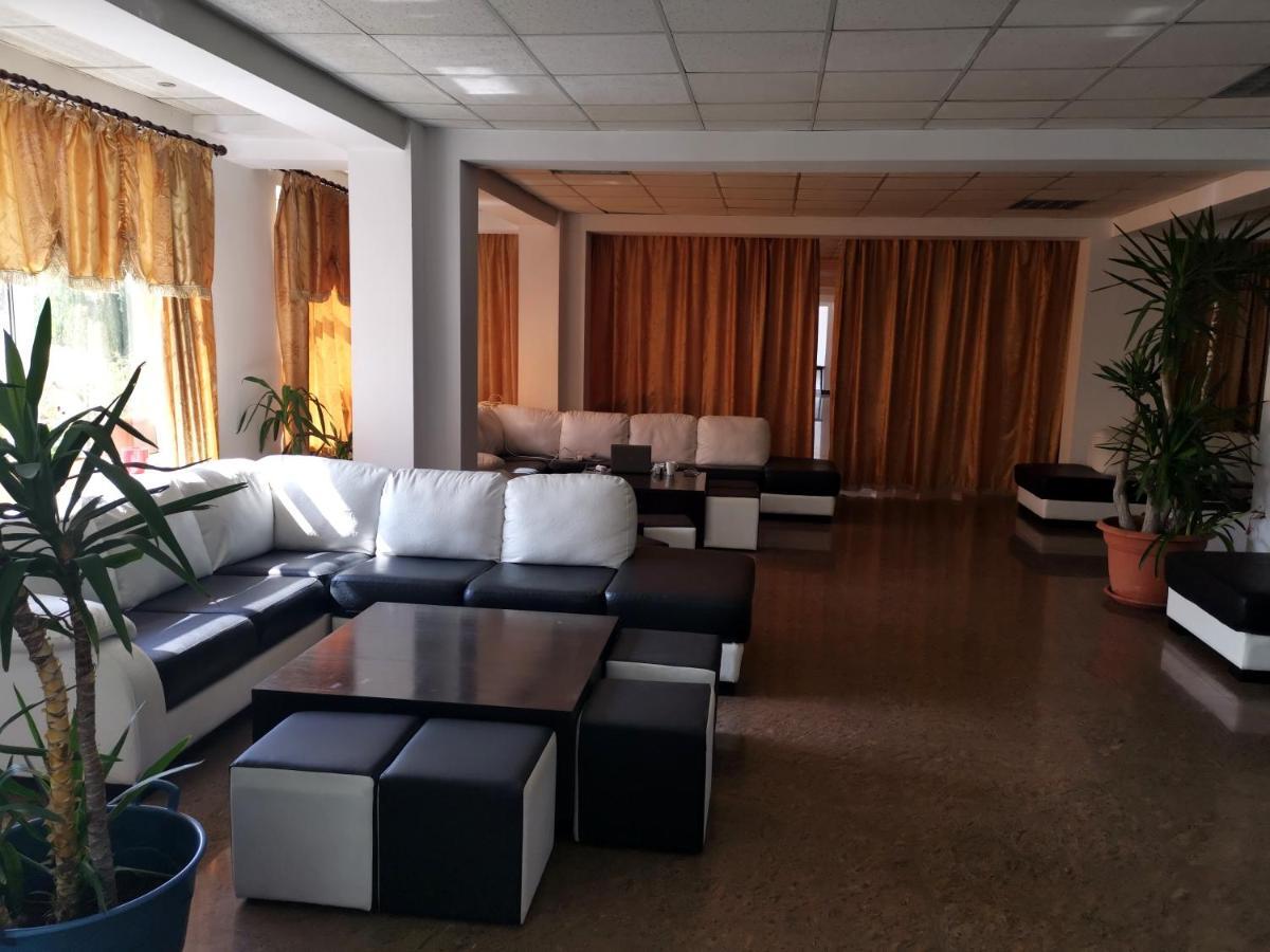 Hotel Dinastia Pitesti Exterior photo